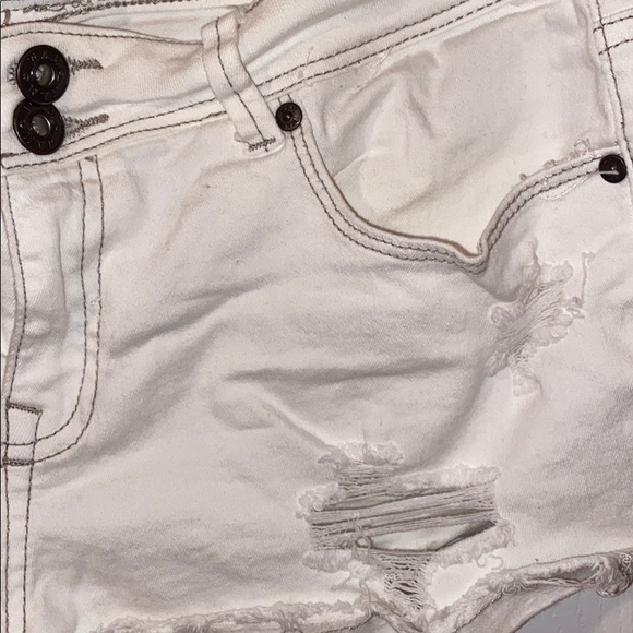 White Jean short shorts - Picture 2 of 3